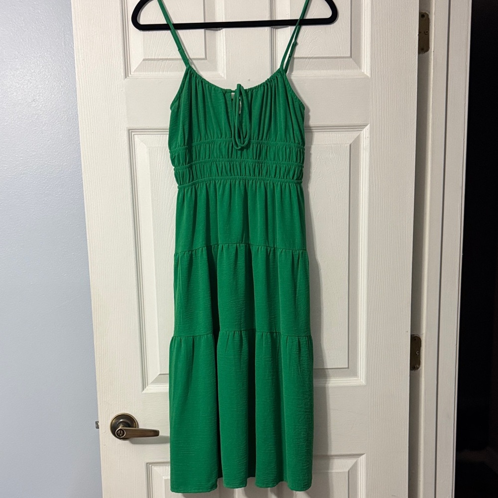 Green Sleeveless Midi Dress